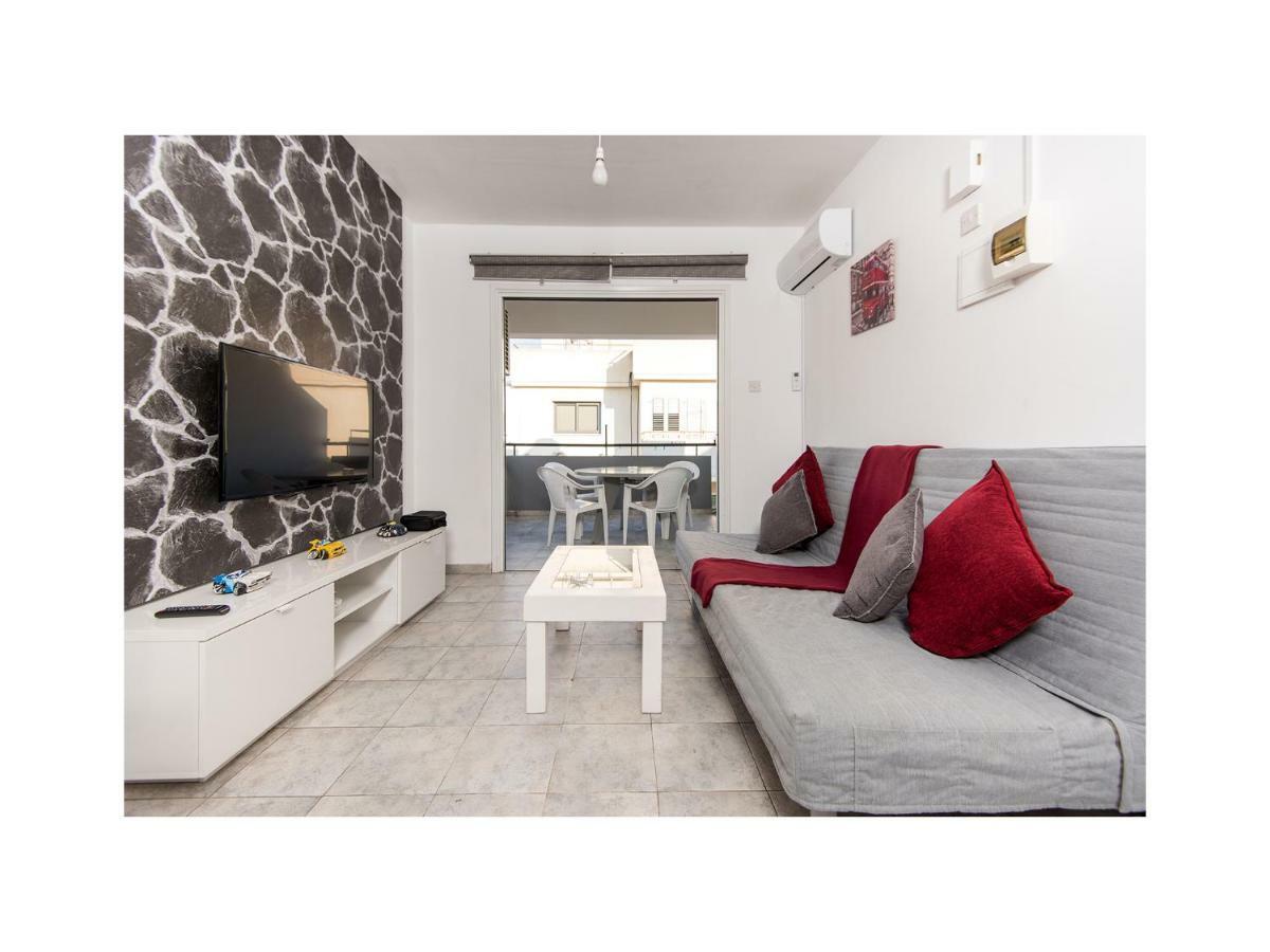 Holiday Apartment Larnaca Ngoại thất bức ảnh